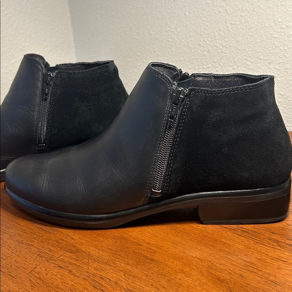 Women’s Naot Helm black leather/suede ankle booties size 41EU/10US - Picture 2 of 9